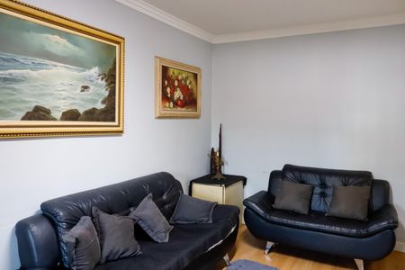 Casa à venda com 251m², 2 quartos e 2 vagas Casa à venda com 251m², 2 quartos e 2 vagasSala