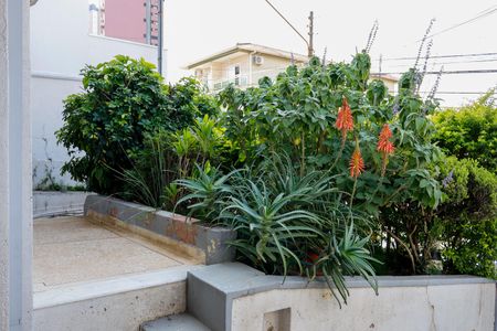 Casa à venda com 251m², 2 quartos e 2 vagas Casa à venda com 251m², 2 quartos e 2 vagasFachada