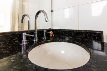 Apartamento à venda com 82m², 2 quartos e 2 vagasBanheiro da Suíte