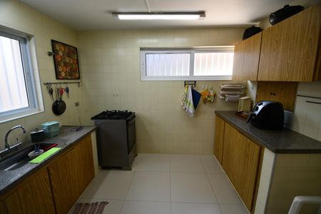 Casa à venda com 340m², 4 quartos e 2 vagasCozinha
