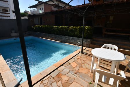 Casa à venda com 340m², 4 quartos e 2 vagasPiscina