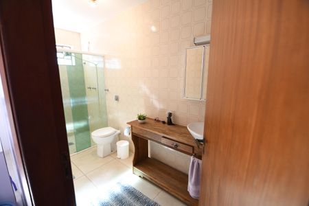 Casa à venda com 340m², 4 quartos e 2 vagasBanheiro 2