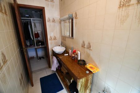 Casa à venda com 340m², 4 quartos e 2 vagasBanheiro 3