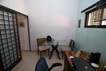 Casa à venda com 340m², 4 quartos e 2 vagasSala - Escritório