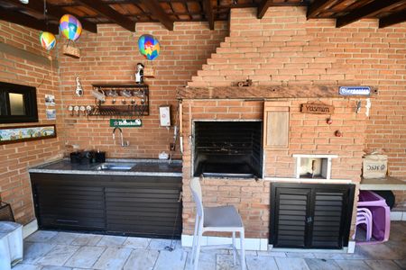 Casa à venda com 340m², 4 quartos e 2 vagasChurrasqueira