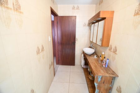 Casa à venda com 340m², 4 quartos e 2 vagasBanheiro 1