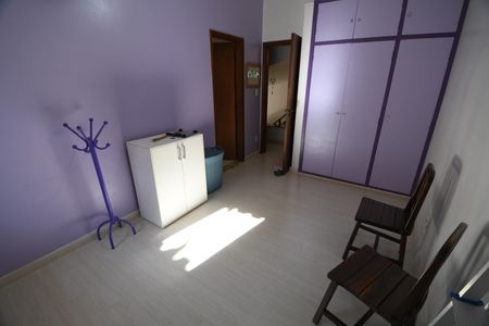 Casa à venda com 340m², 4 quartos e 2 vagasQuarto Suíte 2