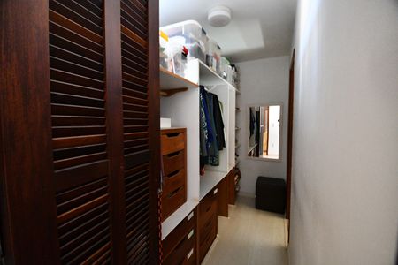 Casa à venda com 340m², 4 quartos e 2 vagasQuarto Suíte 1 - Closet