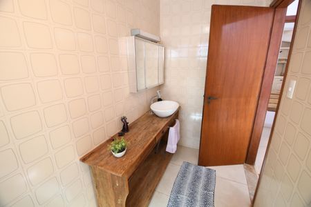 Casa à venda com 340m², 4 quartos e 2 vagasBanheiro 2