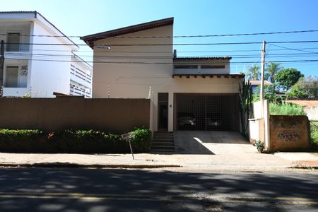 Casa à venda com 340m², 4 quartos e 2 vagasFachada