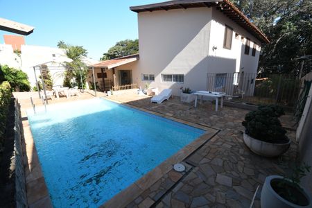 Casa à venda com 340m², 4 quartos e 2 vagasPiscina