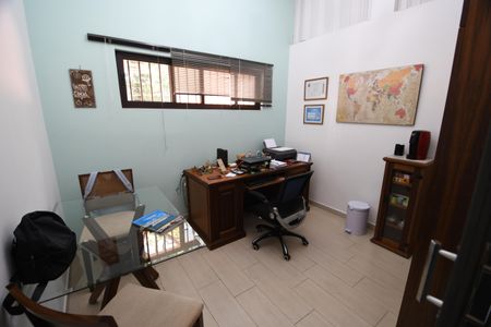 Casa à venda com 340m², 4 quartos e 2 vagasSala - Escritório