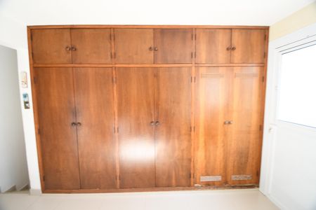 Casa à venda com 340m², 4 quartos e 2 vagasÁrea de Serviço