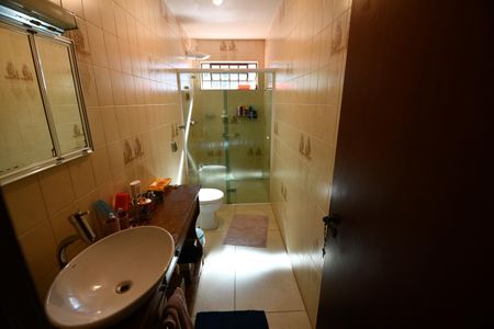 Casa à venda com 340m², 4 quartos e 2 vagasBanheiro 3