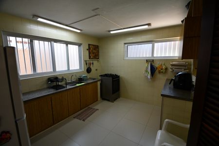 Casa à venda com 340m², 4 quartos e 2 vagasCozinha
