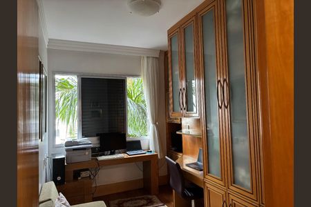 Apartamento à venda com 182m², 4 quartos e 4 vagas Apartamento à venda com 182m², 4 quartos e 4 vagasPrimeiro Quarto Solteiro