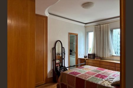 Apartamento à venda com 182m², 4 quartos e 4 vagas Apartamento à venda com 182m², 4 quartos e 4 vagasSuíte Master