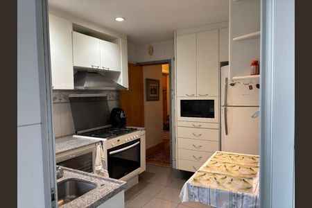 Apartamento à venda com 182m², 4 quartos e 4 vagas Apartamento à venda com 182m², 4 quartos e 4 vagasCozinha