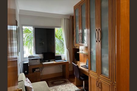 Apartamento à venda com 182m², 4 quartos e 4 vagas Apartamento à venda com 182m², 4 quartos e 4 vagasPrimeiro Quarto Solteiro