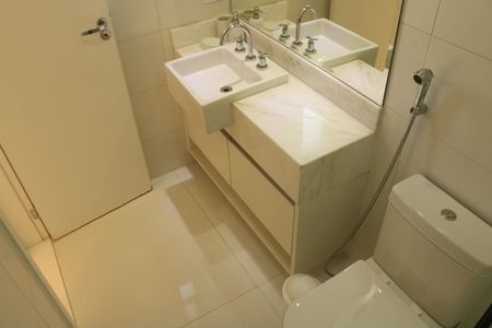 Apartamento à venda com 255m², 4 quartos e 4 vagasBanheiro da Suíte 2