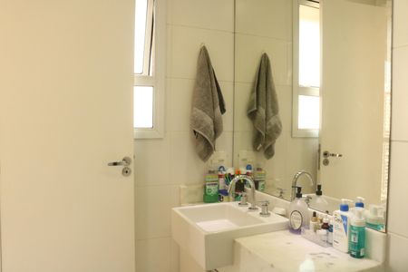 Apartamento à venda com 255m², 4 quartos e 4 vagasBanheiro da Suíte 1