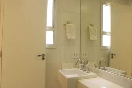 Apartamento à venda com 255m², 4 quartos e 4 vagasBanheiro da Suíte 2