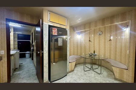 Apartamento à venda com 190m², 4 quartos e 2 vagas Apartamento à venda com 190m², 4 quartos e 2 vagasCozinha