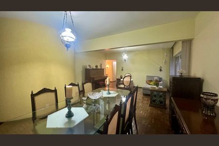 Apartamento à venda com 190m², 4 quartos e 2 vagas Apartamento à venda com 190m², 4 quartos e 2 vagasSala de jantar