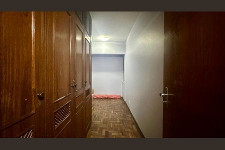 Apartamento à venda com 190m², 4 quartos e 2 vagas Apartamento à venda com 190m², 4 quartos e 2 vagasEscritório