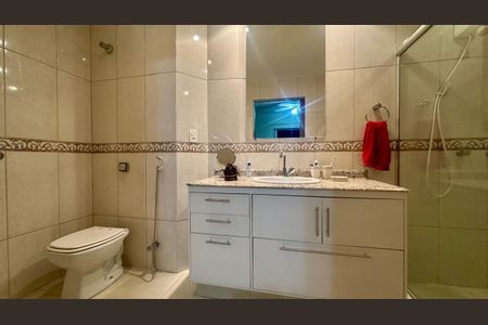 Apartamento à venda com 190m², 4 quartos e 2 vagas Apartamento à venda com 190m², 4 quartos e 2 vagasBanheiro