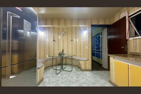 Apartamento à venda com 190m², 4 quartos e 2 vagas Apartamento à venda com 190m², 4 quartos e 2 vagasCozinha