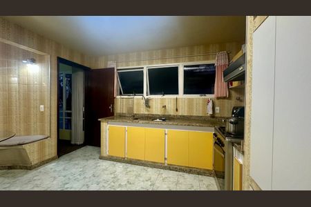 Apartamento à venda com 190m², 4 quartos e 2 vagas Apartamento à venda com 190m², 4 quartos e 2 vagasCozinha