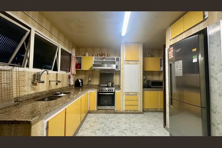 Apartamento à venda com 190m², 4 quartos e 2 vagas Apartamento à venda com 190m², 4 quartos e 2 vagasCozinha