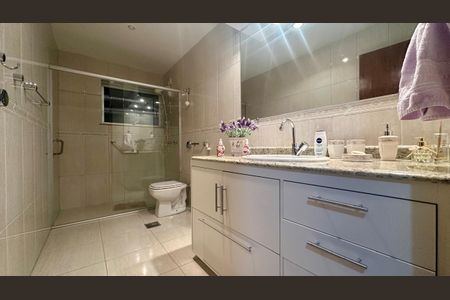 Apartamento à venda com 190m², 4 quartos e 2 vagas Apartamento à venda com 190m², 4 quartos e 2 vagasBanheiro