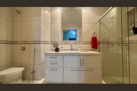 Apartamento à venda com 190m², 4 quartos e 2 vagas Apartamento à venda com 190m², 4 quartos e 2 vagasBanheiro