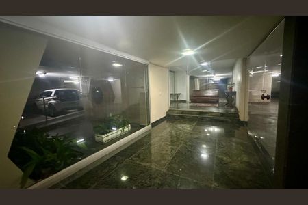 Apartamento à venda com 190m², 4 quartos e 2 vagas Apartamento à venda com 190m², 4 quartos e 2 vagasHall de entrada