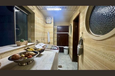 Apartamento à venda com 190m², 4 quartos e 2 vagas Apartamento à venda com 190m², 4 quartos e 2 vagasÁrea de serviço