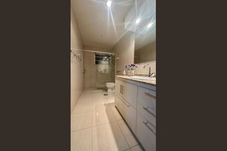 Apartamento à venda com 190m², 4 quartos e 2 vagas Apartamento à venda com 190m², 4 quartos e 2 vagasBanheiro