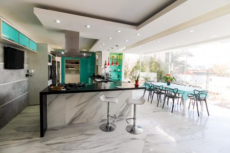 Casa para alugar com 800m², 7 quartos e 4 vagas Casa para alugar com 800m², 7 quartos e 4 vagasCozinha - Armários