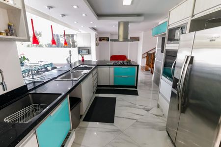 Casa para alugar com 800m², 7 quartos e 4 vagas Casa para alugar com 800m², 7 quartos e 4 vagasCozinha - Armários