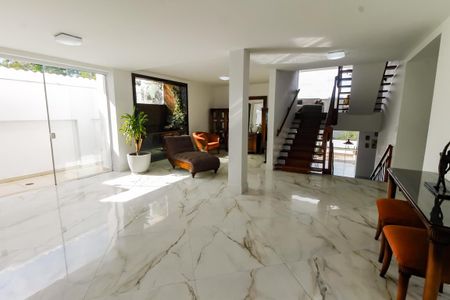 Casa para alugar com 800m², 7 quartos e 4 vagas Casa para alugar com 800m², 7 quartos e 4 vagasSala 2