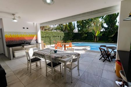 Casa para alugar com 800m², 7 quartos e 4 vagas Casa para alugar com 800m², 7 quartos e 4 vagasÁrea - Piscina