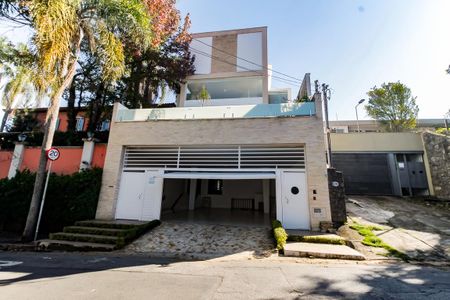 Casa para alugar com 800m², 7 quartos e 4 vagas Casa para alugar com 800m², 7 quartos e 4 vagasFachada