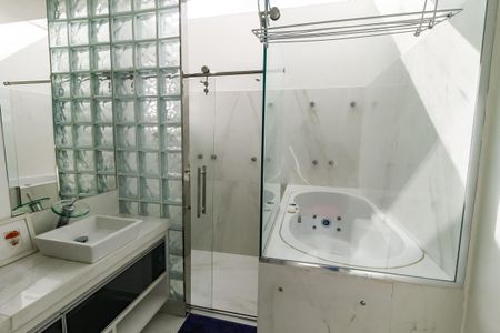 Casa para alugar com 800m², 7 quartos e 4 vagas Casa para alugar com 800m², 7 quartos e 4 vagasBanheiro da Suíte 1