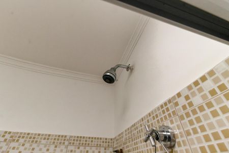 Casa para alugar com 800m², 7 quartos e 4 vagas Casa para alugar com 800m², 7 quartos e 4 vagasBanheiro Corredor - chuveiro