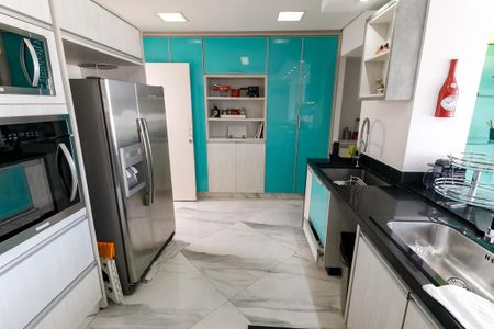 Casa para alugar com 800m², 7 quartos e 4 vagas Casa para alugar com 800m², 7 quartos e 4 vagasCozinha - Armários