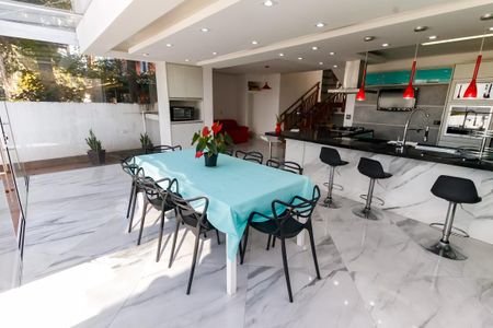 Casa para alugar com 800m², 7 quartos e 4 vagas Casa para alugar com 800m², 7 quartos e 4 vagasDetalhe - Cozinha