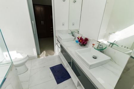 Casa para alugar com 800m², 7 quartos e 4 vagas Casa para alugar com 800m², 7 quartos e 4 vagasBanheiro da Suíte 1