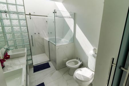 Casa para alugar com 800m², 7 quartos e 4 vagas Casa para alugar com 800m², 7 quartos e 4 vagasBanheiro da Suíte 1