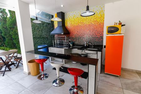 Casa para alugar com 800m², 7 quartos e 4 vagas Casa para alugar com 800m², 7 quartos e 4 vagasÁrea - Piscina (churrasqueira)